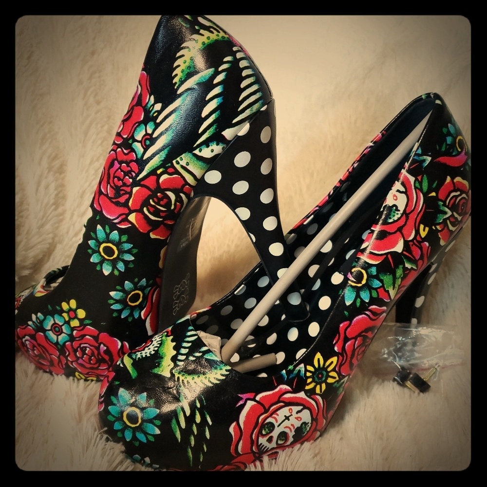 Iron Fist "Hooters" NEW size 8 heels